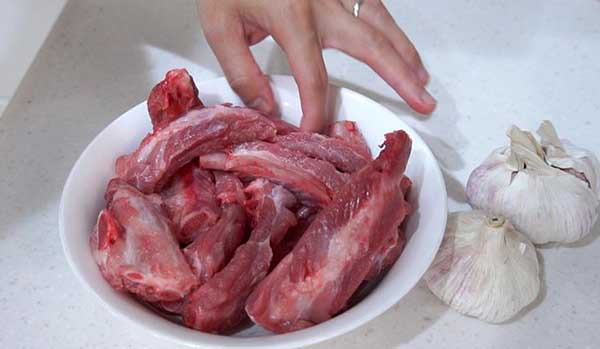 电热锅食谱,黑胡椒蒜头排骨汤