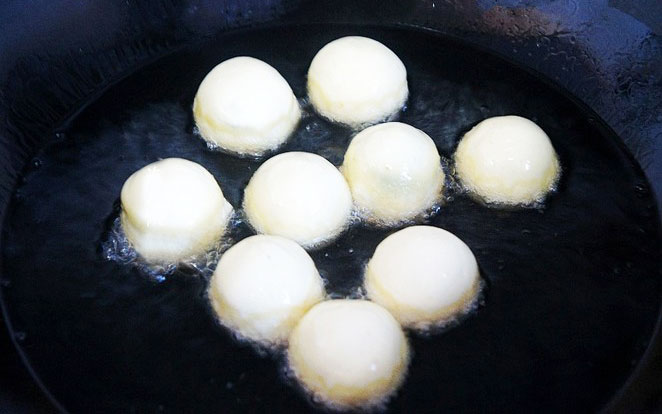 电热锅炸元宵 电热锅炸元宵