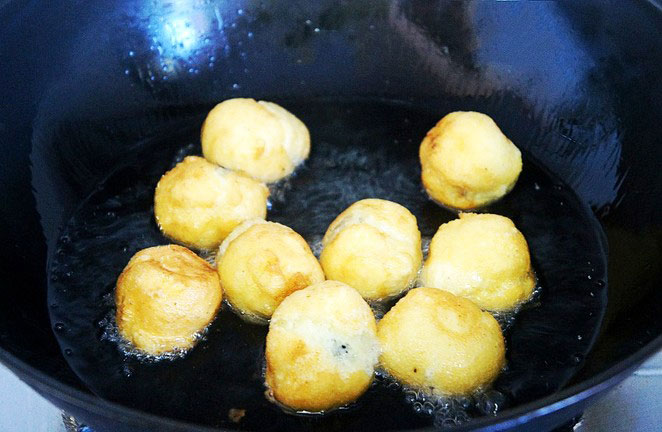 电热锅炸元宵 电热锅炸元宵