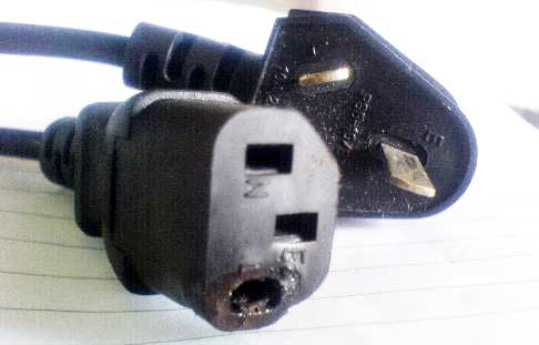 电源线损坏 电源线损坏